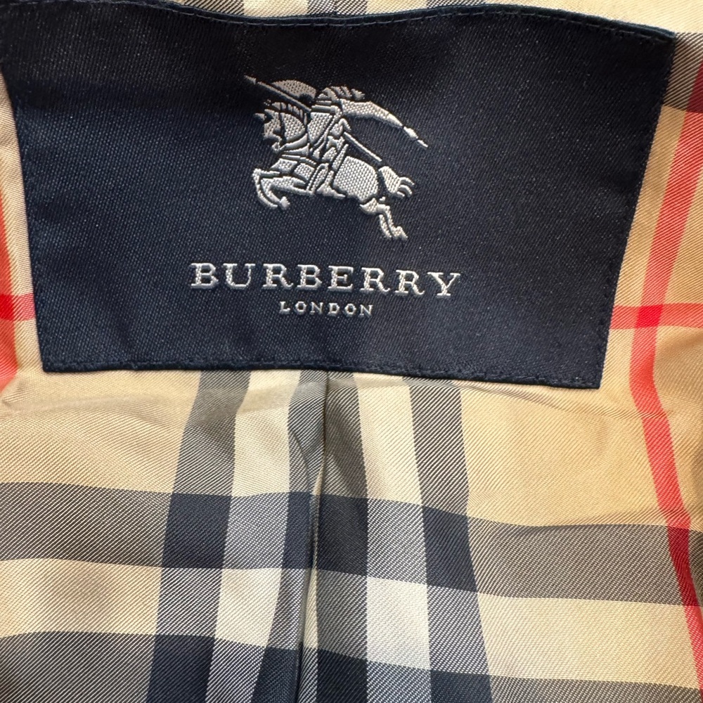 Authentic Burberry Coat with hood - Picture 10 of 15